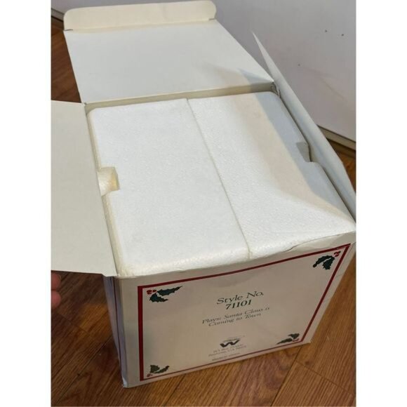 Santa Musical Motion Figurine Box Plays Santa Claus Is Coming To Town - Picture 5 of 5